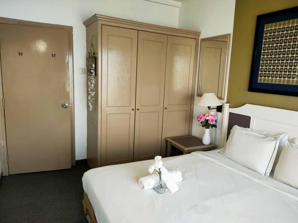 Beachfront Full Sea Penang Танджунг-Бунга Экстерьер фото