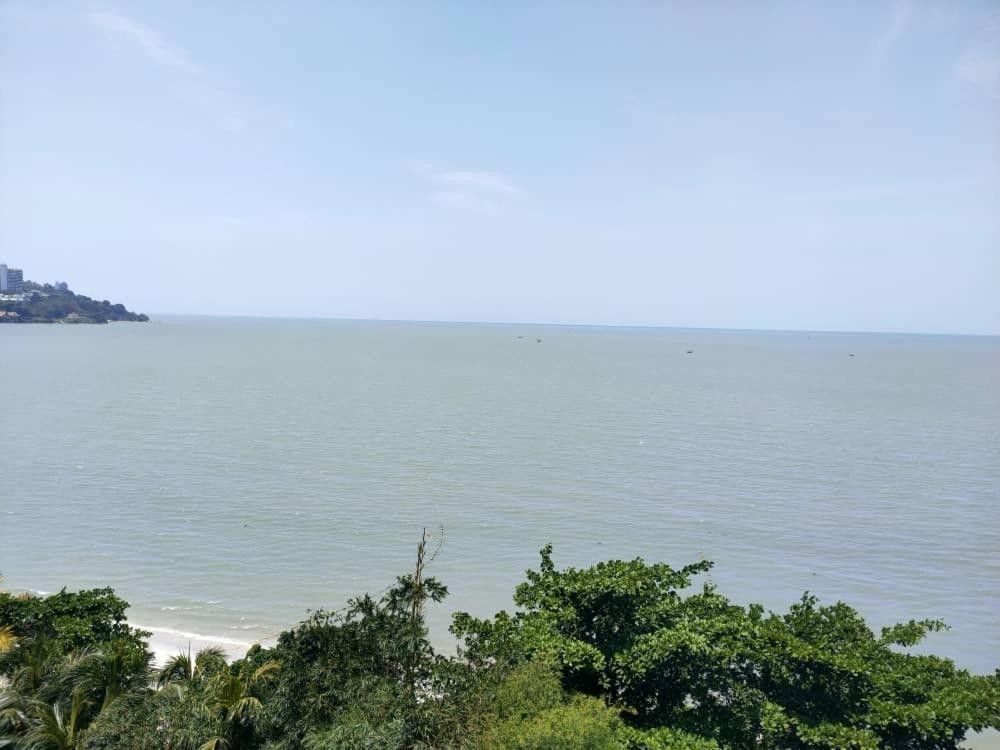 Beachfront Full Sea Penang Танджунг-Бунга Экстерьер фото